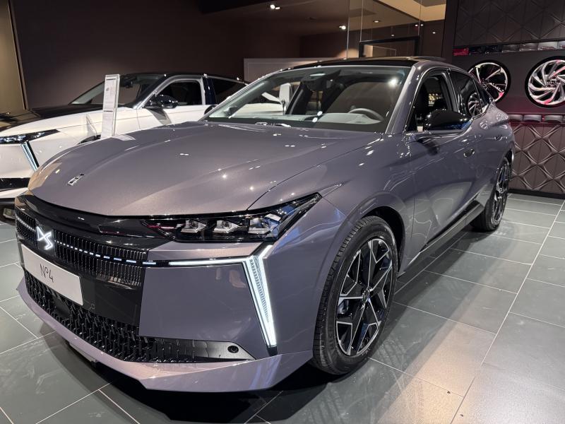 DS Automobiles N°4  / Etoile/ Hybrid